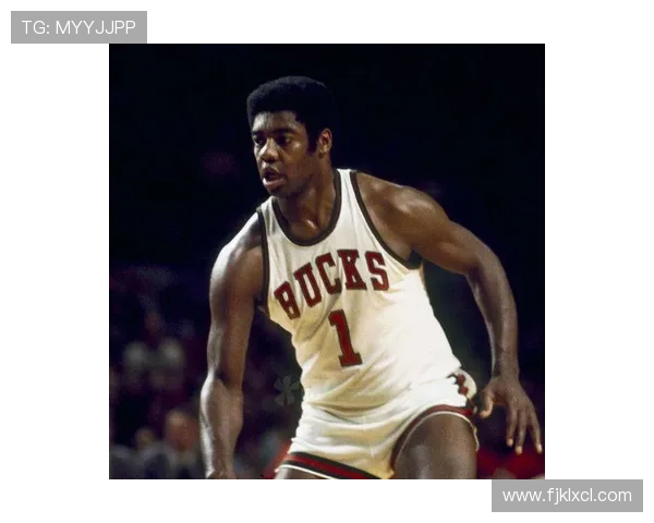 小桥稳定发挥贡献15分9板5助攻1断球助力球队胜利